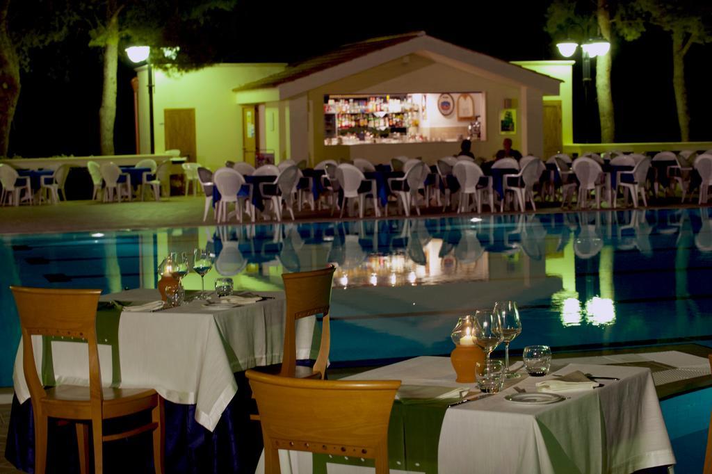 Hotel Portonuovo Vieste Værelse billede